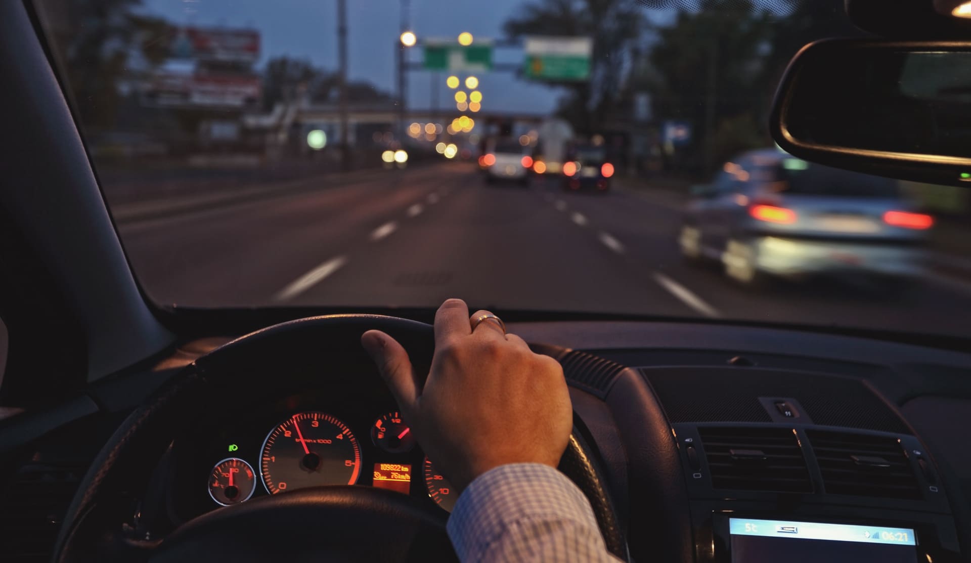 お客様のニーズに合わせて様々な車両の運転を代行するサービス